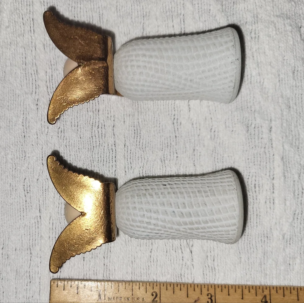 Vintage Angel salt and pepper shaker. - Picture 8 of 14
